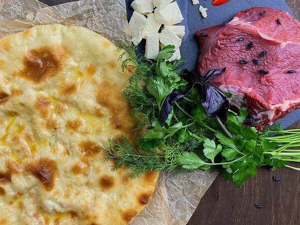 Осетинские пироги - Пирог с говядиной, сыром и зеленью