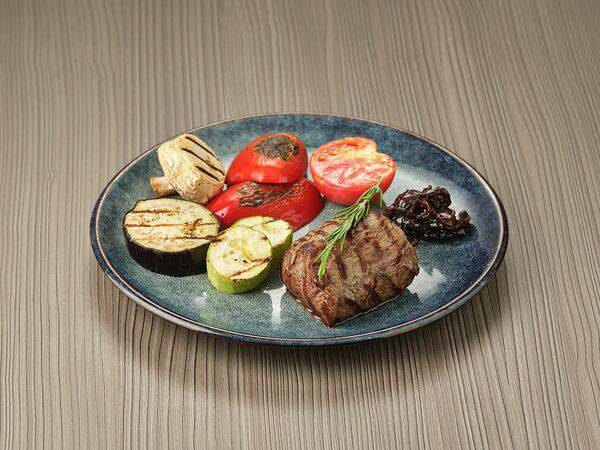 Джаст Смо - Филе Миньон c овощами гриль