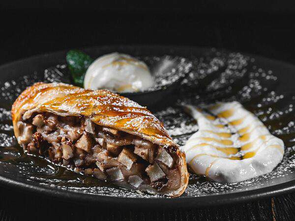 BUNKER - Штрудель яблочный с грецким орехом