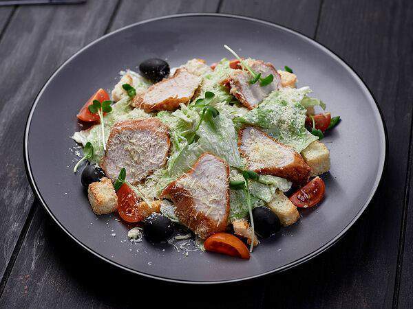 Фрау Мюллер - Салат Цезарь с филе цыплёнка