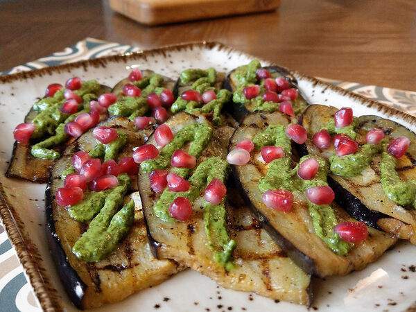 Мелограно - Баклажаны жареные с соусом из свежей зелени и граната