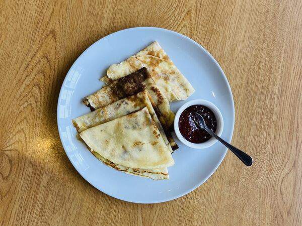 Изюм - Блины с черничным джемом