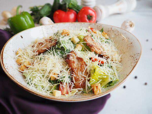 Вилла Подлипки - Салат Цезарь с индейкой