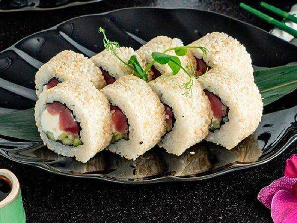 Chef Arts - Ролл Филадельфия магуро в кунжуте