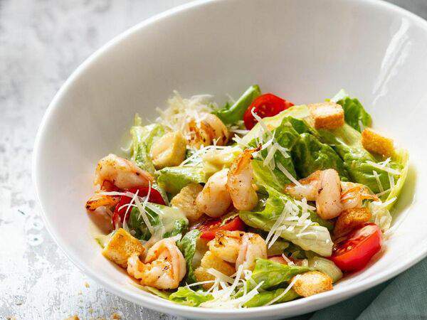 Travelers coffee - Салат Цезарь с креветками