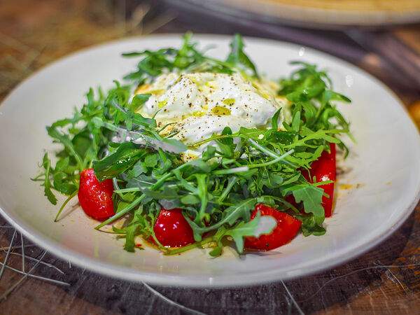 Сыроварня - Салат Рукола с томатами со страчателлой