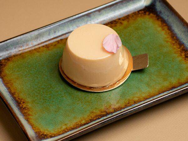 Mon Baton Green - Пирожное роза-грейпфрут