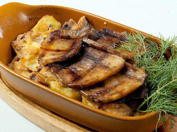 Старые традиции - Язык с картофелем, запеченный в сметане
