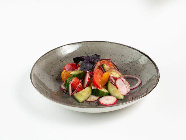 Персонажи - Салат по-грузински из свежих овощей с ореховой заправкой