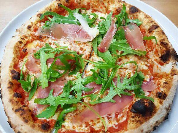 Pizza Napoli - Прошутто & Руккола