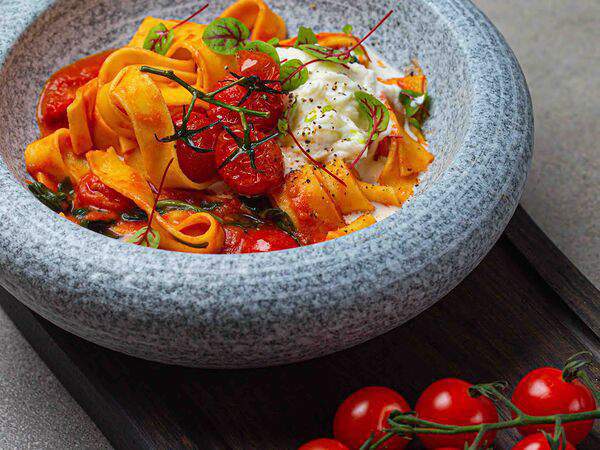 Andys - Паста с томатами и страчателлой