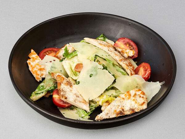 Mojo - Салат Цезарь с курицей