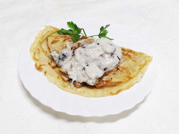 Три правила - Блин-сэндвич с курицей в сливочно-грибном соусе