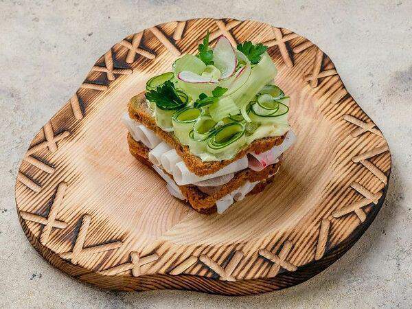 Кафе 38 - Фирменный многослойный Смёрребрёд Андерсона