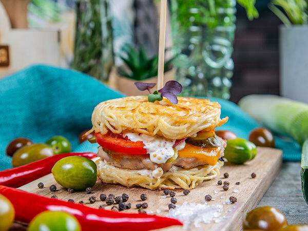 Santa Monica Stereo Cafe - Бургер Мак-н-чиз с куриной котлетой