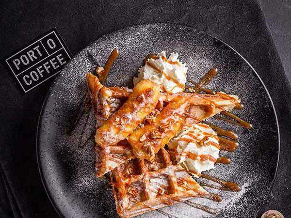 Port o Coffee - Бельгийские вафли с бананом фламбе