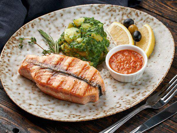 Югославия гриль - Филе семги на гриле с далматинским гарниром