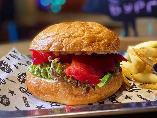 Red BBQ - Салмон бургер