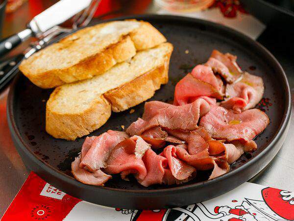 Moo Moo Burgers & Grill - Ростбиф с гренками