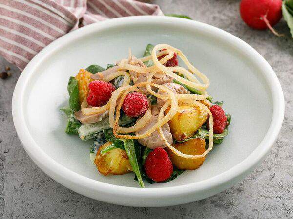 Мамалыга Бар - Салат с печенью трески и малиной