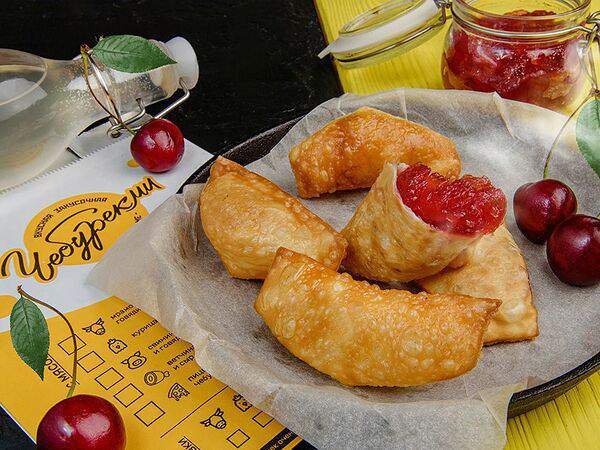 Чебурекми - ЧебурекМи с вишневым джемом