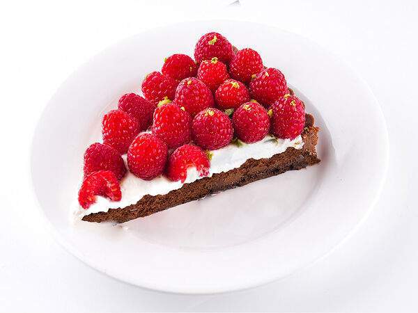 Udcкафе Upside Down Cake - Малиновый шокотарт (порция)