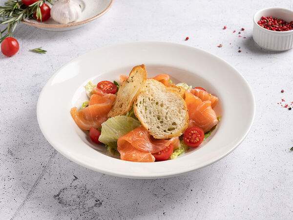 Сеть семейных кафе Kitchen - Салат Цезарь с семгой