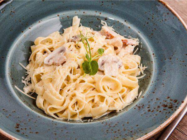 Шкаф - Тальетелле с курицей и шампиньонами