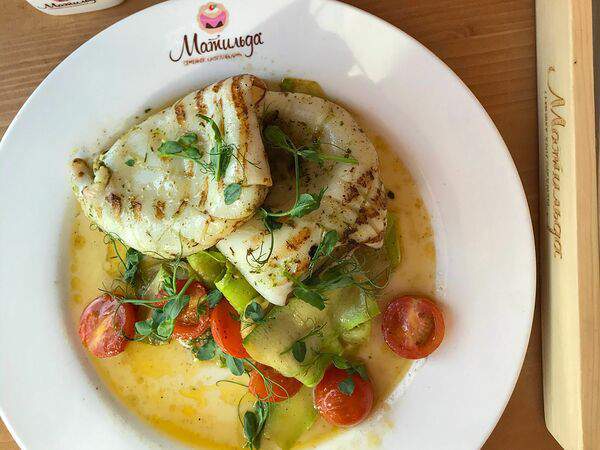 Матильда - Кальмары на гриле с фетучини из цукини