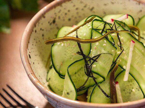 Wo - Салат с бобами Эдамаме и кальмаром