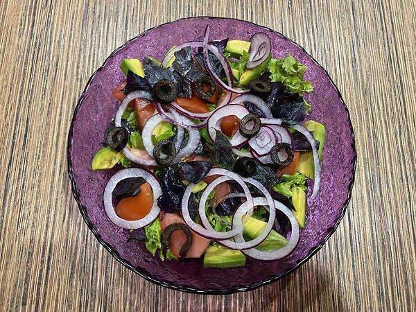 Provipnto - Салат из авокадо, томатов и базилика