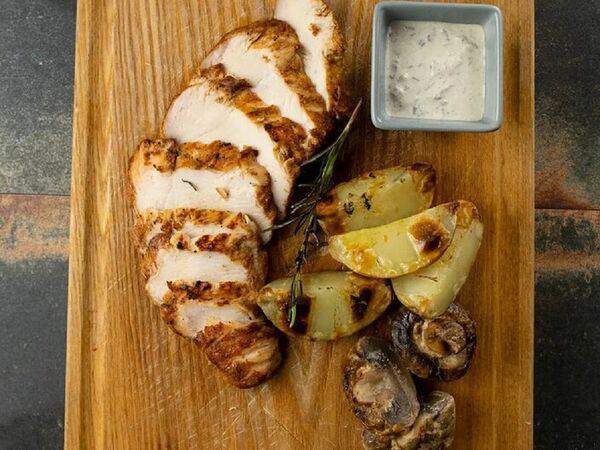 Kolbasabar - Куриная грудка с шампиньонами на гриле