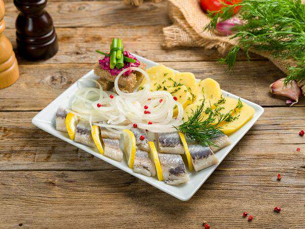 Кафе Лада - Селёдочка с луком и картофелем