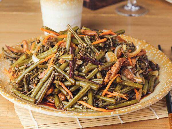 Chinchin - Салат из папоротника со свининой