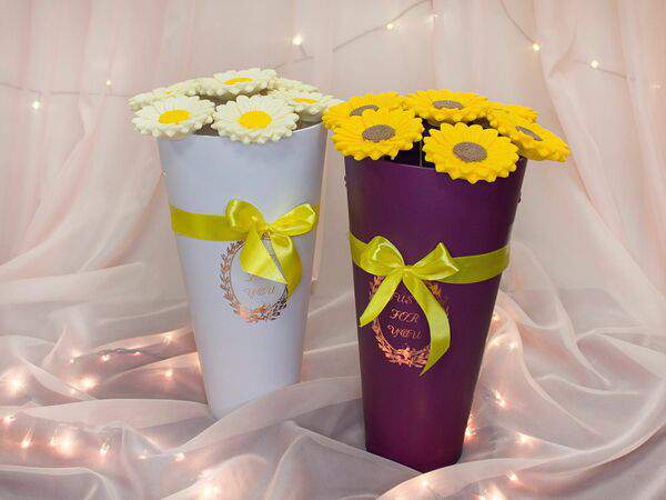 F.Lovers - 7 гербер (подсолнухов) в конусе