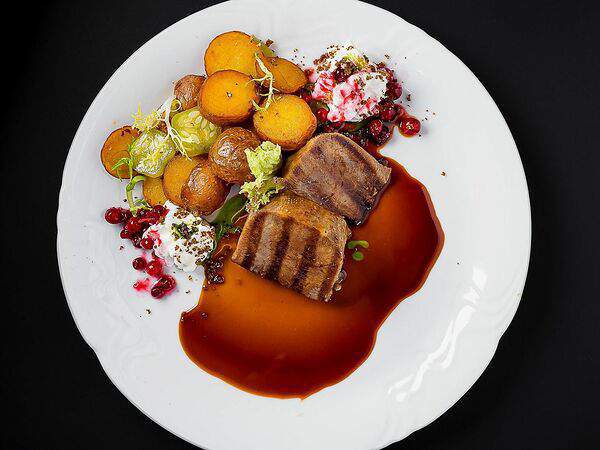 Золотая шпора - Язык говяжий на гриле с мясным джусом