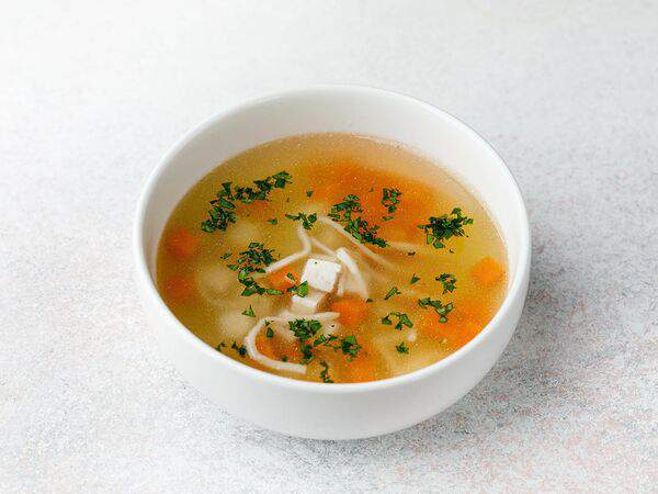 Гости - Куриный суп с домашней лапшой