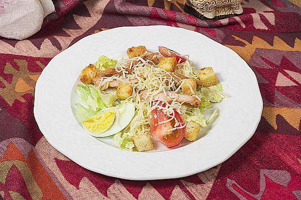 Мушмула - Салат Цезарь с курочкой lite