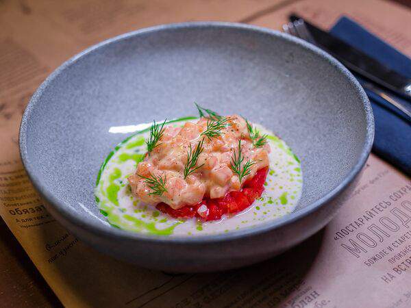 Месье оливье - Тартар из лосося с ферментированными томатами и японским майонезом