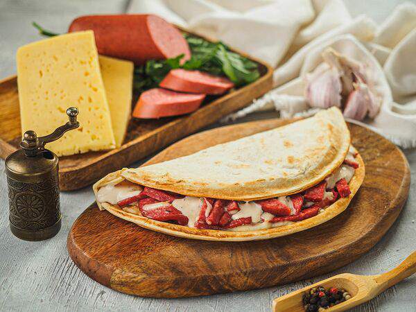 Шаурма & Гриль - Пицца закрытая с колбасой