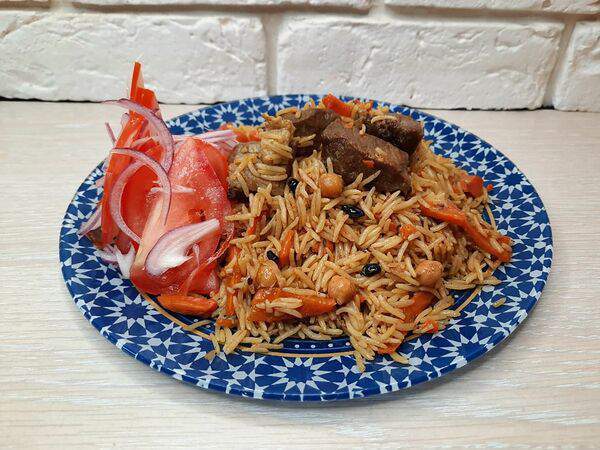 Чебуреки и плов - Плов из телятины с салатом ачик чучук