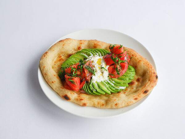 Avocado queen - Фокачча, страчателла, авокадо, томаты