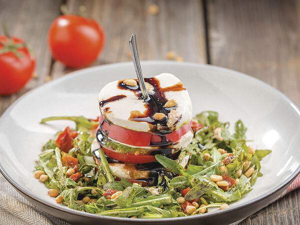 Урюк - Моцарелла с томатами