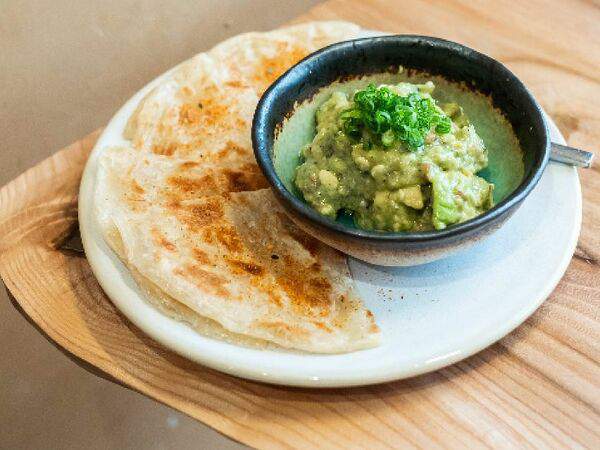 Горячо Азия - Роти, авокадо, гуакамоле, васаби