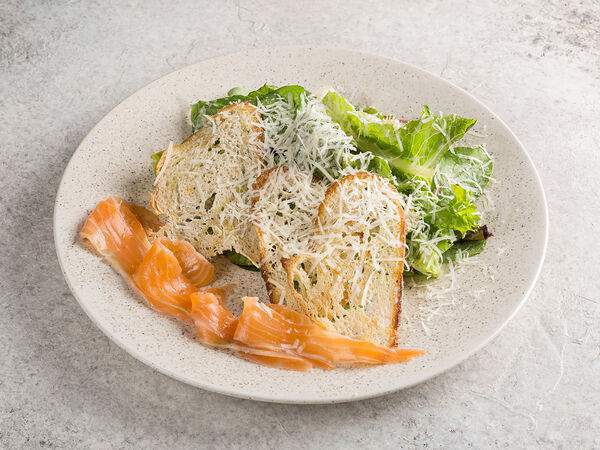 Море рядом - Цезарь с лососем