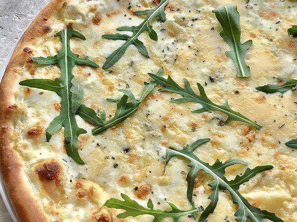 Лето на поляне - Пицца четыре сыра