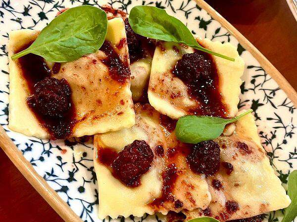 Territory Piatto - Равиоли с говяжьими хвостами с соусом конфи