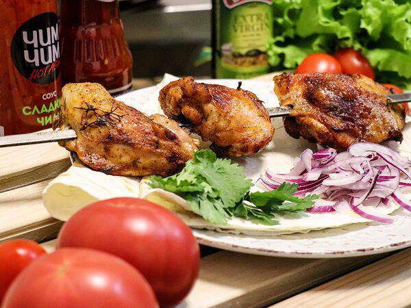 Шаурма выпечка шашлык - Шашлык из куриных бедер, приготовленный в тандыре