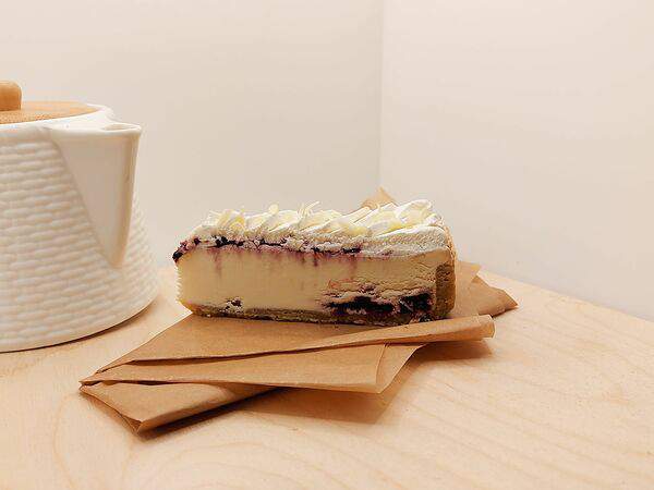 Бриошь пекарня - Чизкейк Черниный