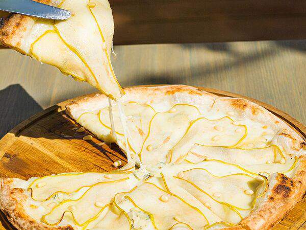 Сыроварня - Пицца с грушей и сыром Монте Блун